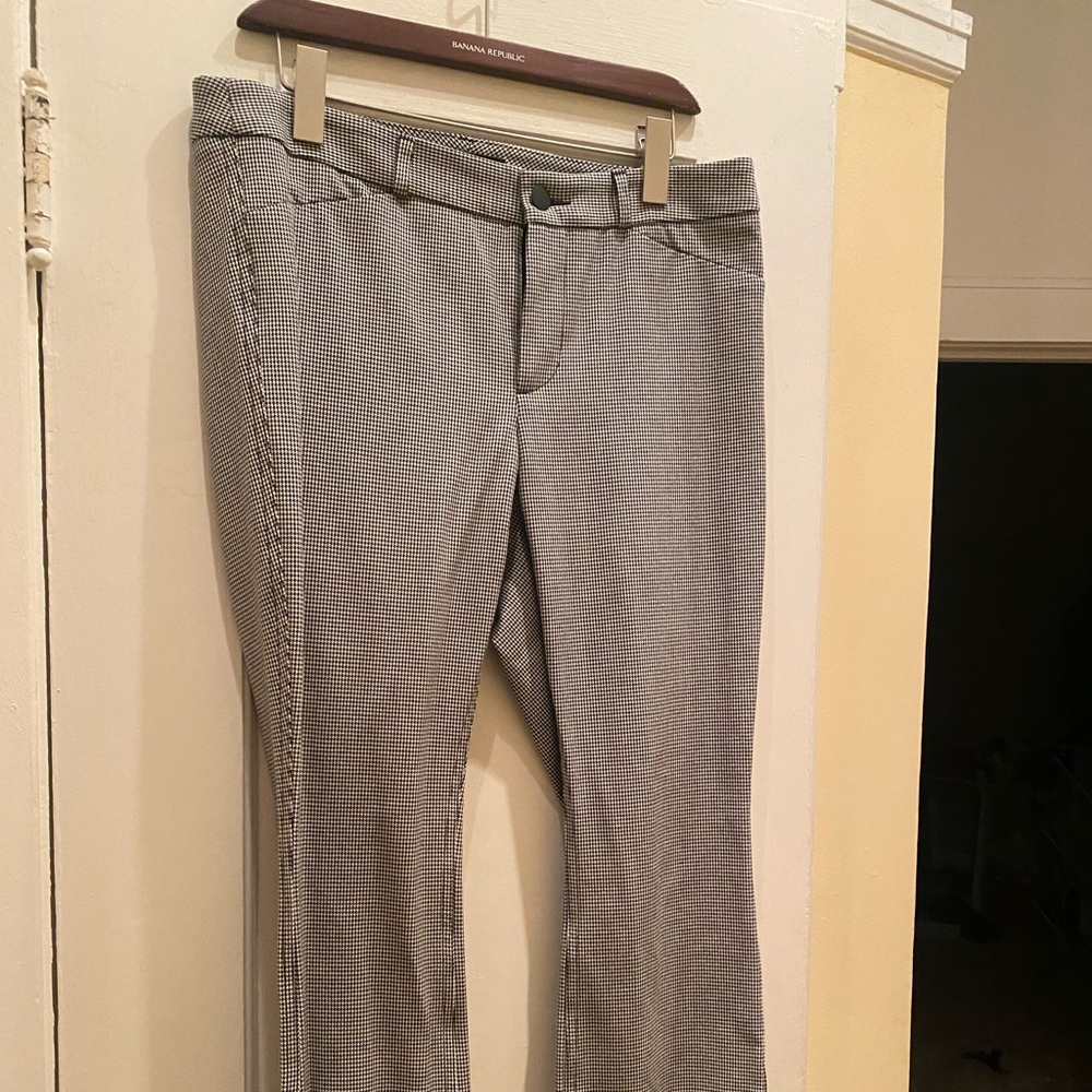 Banana Republic black and white checkered pants, excellent condition.